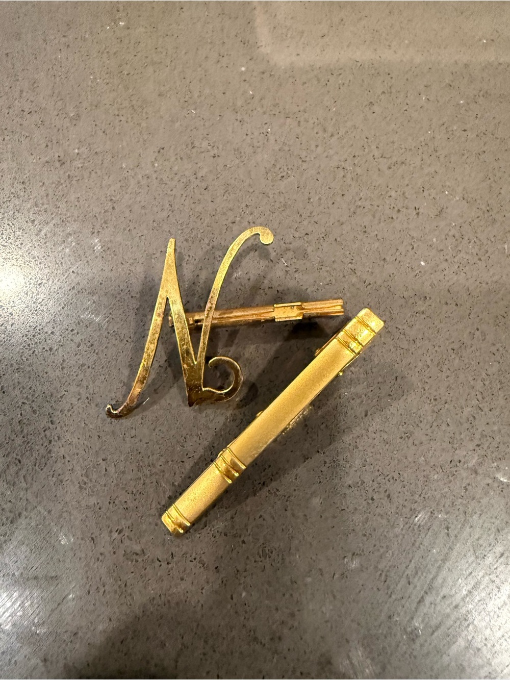 Gold Letter‎ N Brooch (Tie Pin) and Matching Gold Tie Bar Set